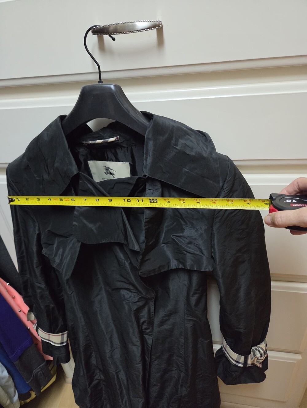 Classic Black Women's Trench Coat - Burberry - Picture 6 of 6